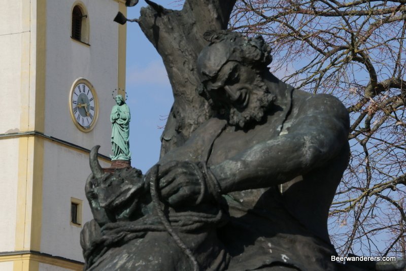 statue