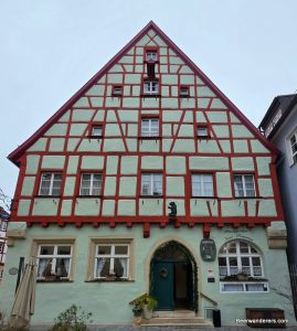 Schwarzer Bär exterior half-timbered pub