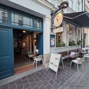 Cafe Esspress exterior